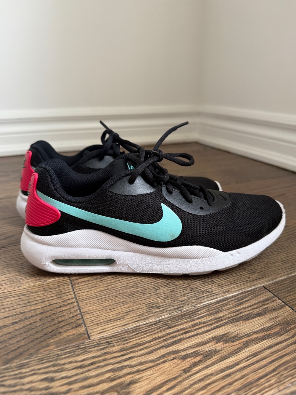 Nike Air Max Women’s Sneakers Black Aqua Pink Size 7